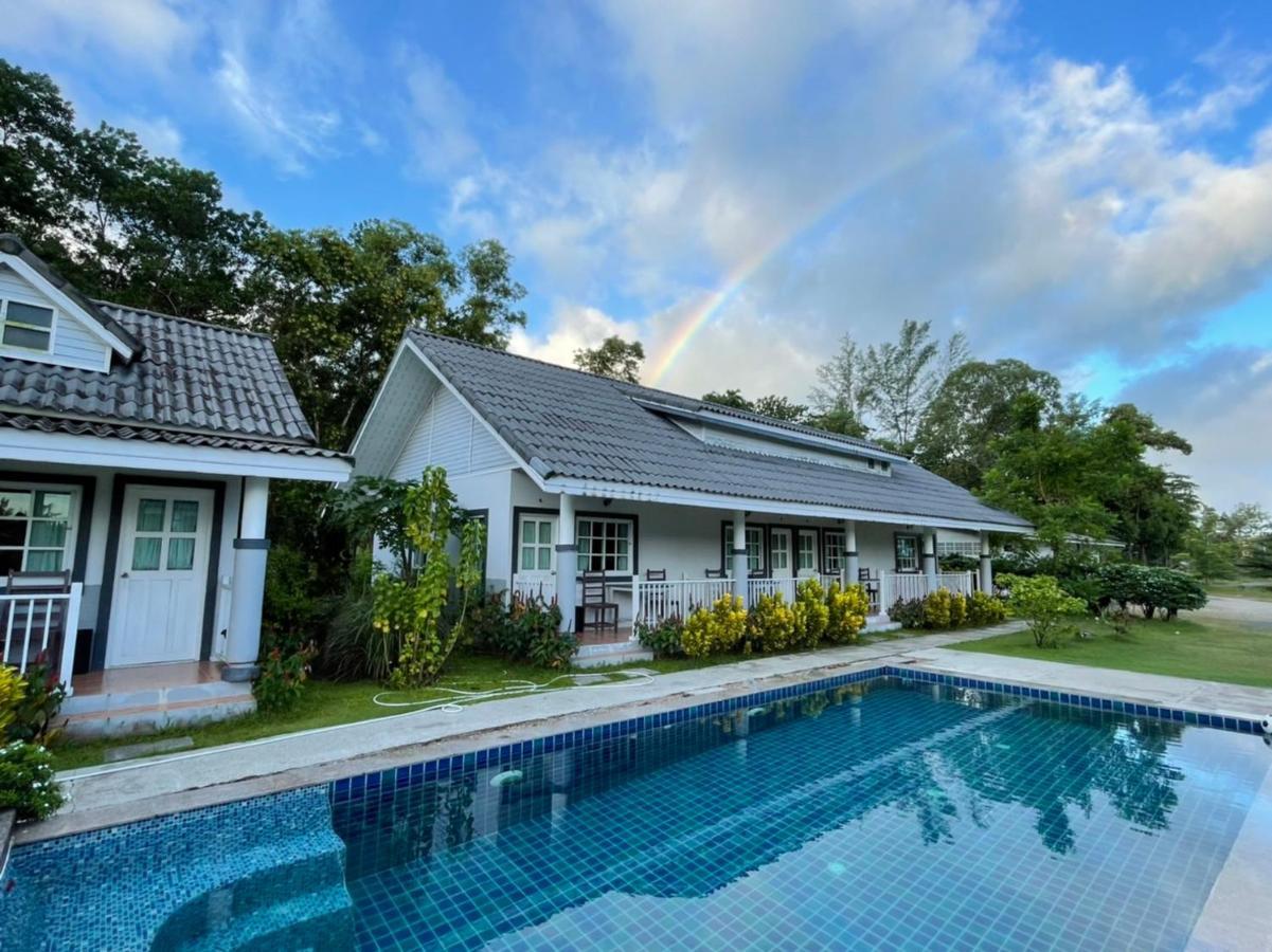 Suksompong Resort Khao Lak Exterior foto