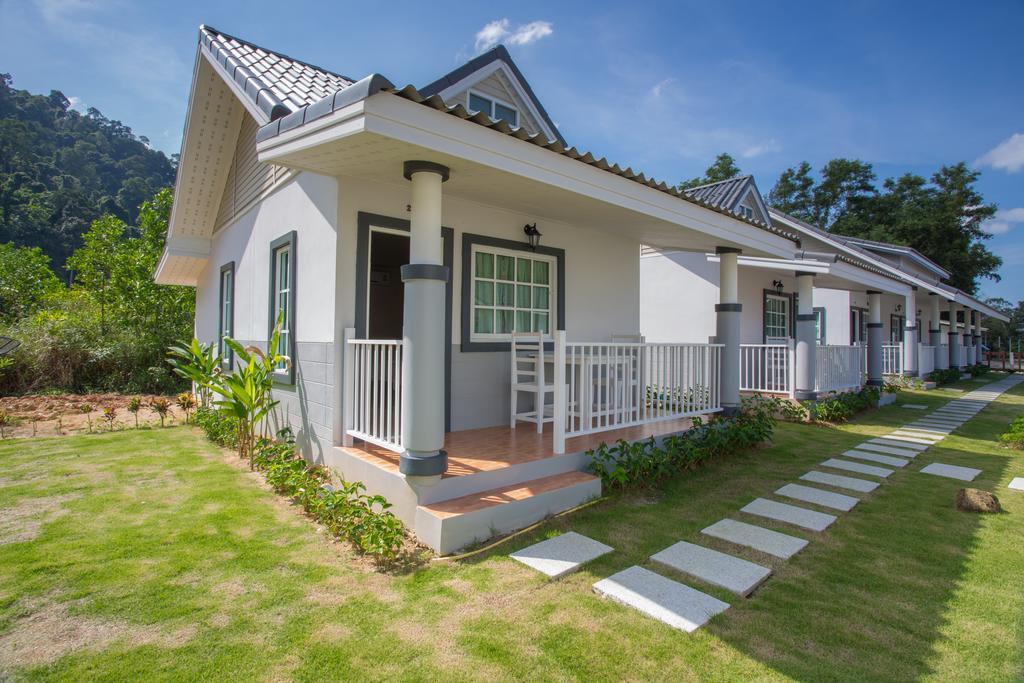 Suksompong Resort Khao Lak Exterior foto