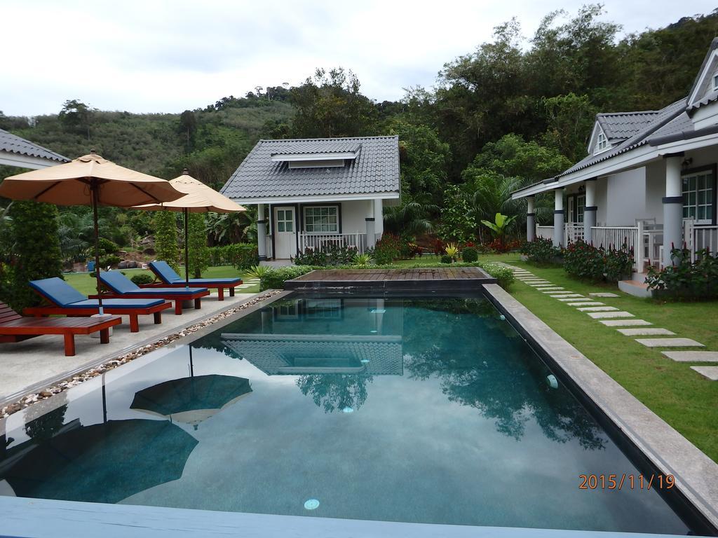 Suksompong Resort Khao Lak Exterior foto